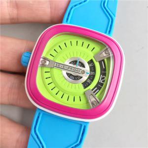 最炫最酷的七個星期五即將來襲!7個星期五用色彩來表達自我!SEVENFRIDAY攜手藝術大師Tomyboy帶來限量版M2/03,絕對夜店撩妹神器